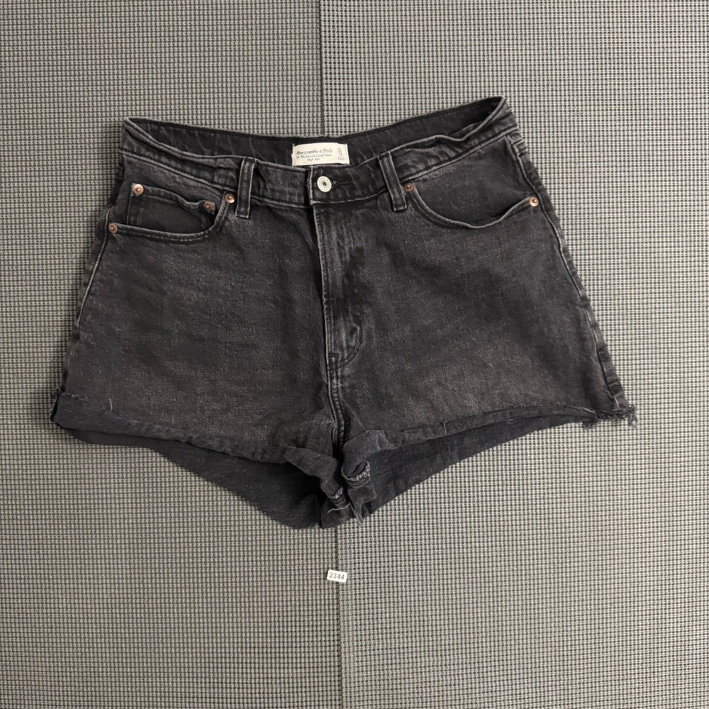 Abercrombie & Fitch Curve Love 90s Relaxed Cutoff Shorts Black 31 12 High Rise